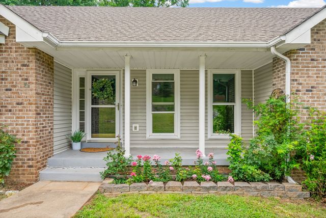 353 Deepwood Trl, Clarksville, TN 37042