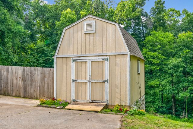 353 Deepwood Trl, Clarksville, TN 37042