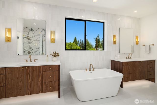 2425 153rd Avenue SE, Bellevue, WA 98007