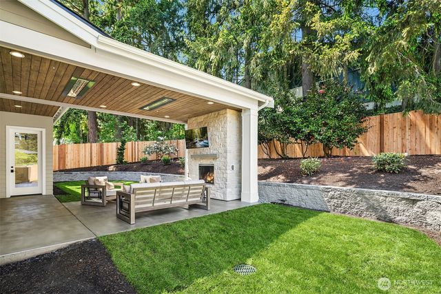 2425 153rd Avenue SE, Bellevue, WA 98007