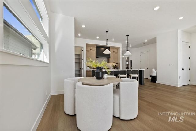 3541 E Warm Springs Ave, Boise, ID 83716