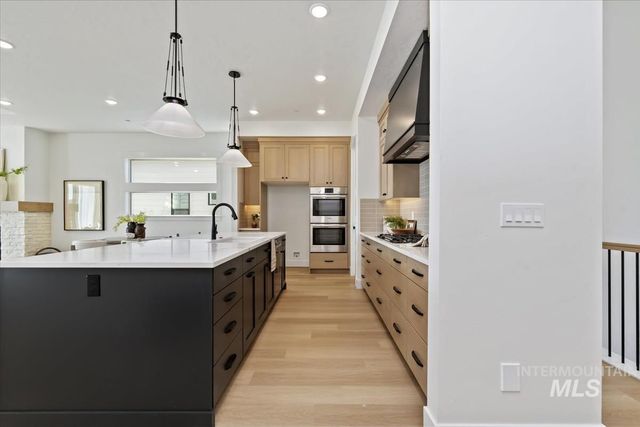 3541 E Warm Springs Ave, Boise, ID 83716