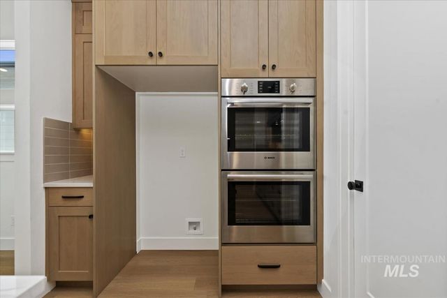 3541 E Warm Springs Ave, Boise, ID 83716