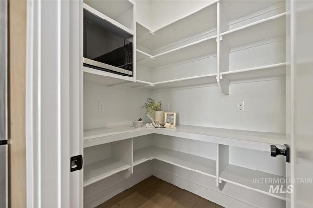 3541 E Warm Springs Ave, Boise, ID 83716