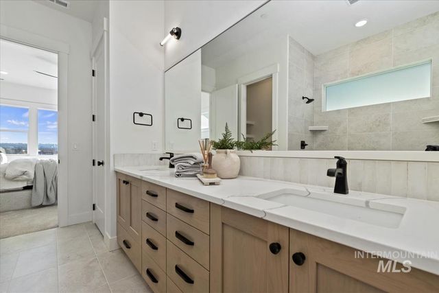 3541 E Warm Springs Ave, Boise, ID 83716