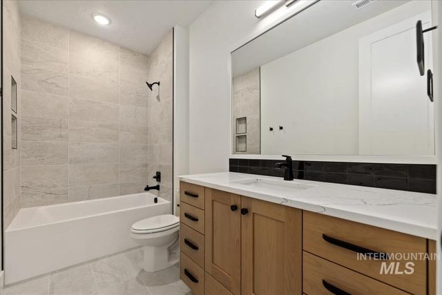 3541 E Warm Springs Ave, Boise, ID 83716