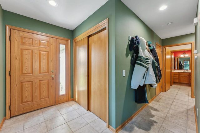 5911 E Open Meadow, Mcfarland, WI 53558