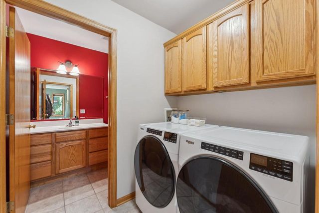 5911 E Open Meadow, Mcfarland, WI 53558