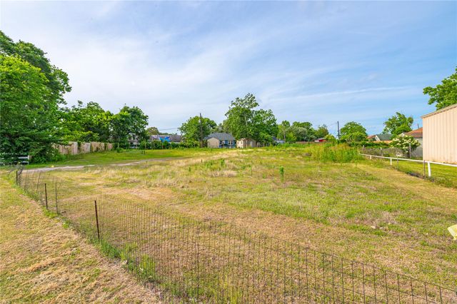 1203 S Main Street, Baytown, TX 77520
