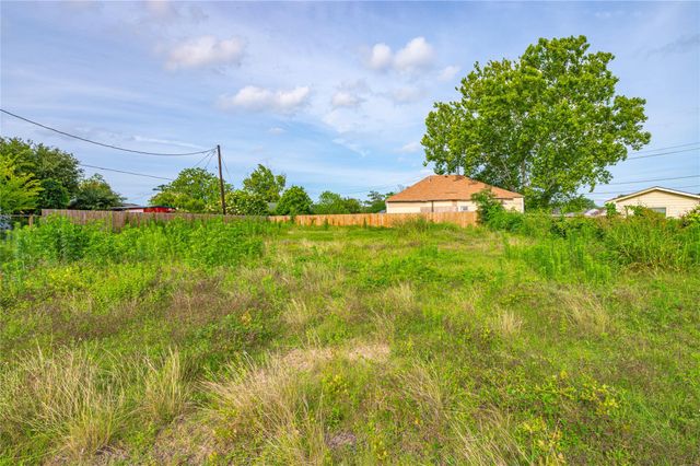 1203 S Main Street, Baytown, TX 77520