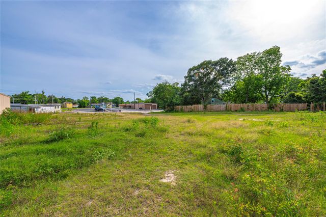 1203 S Main Street, Baytown, TX 77520