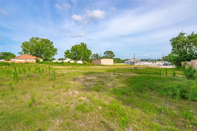 1203 S Main Street, Baytown, TX 77520