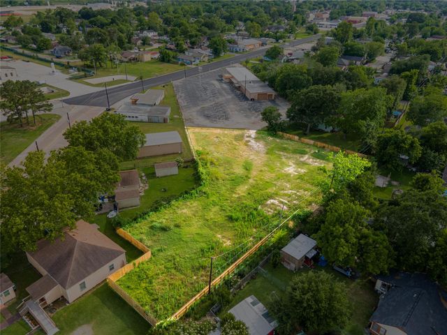 1203 S Main Street, Baytown, TX 77520