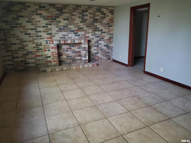 1637 HARRISON Drive, Clinton, IA 52732