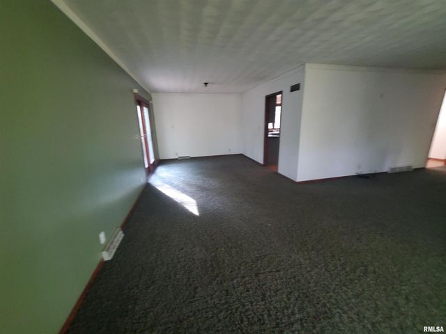 1637 HARRISON Drive, Clinton, IA 52732