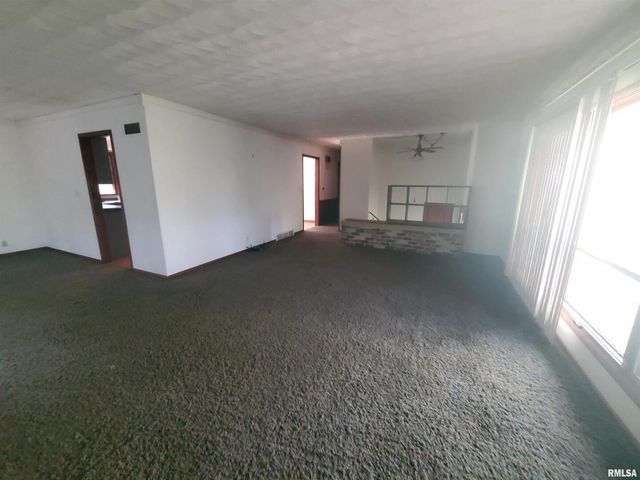 1637 HARRISON Drive, Clinton, IA 52732