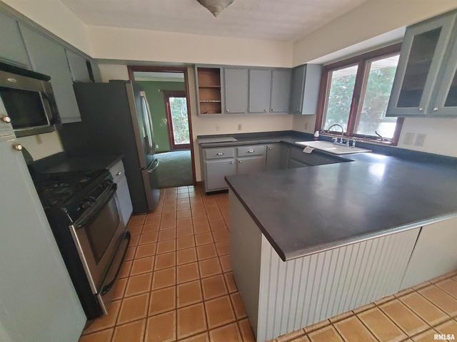 1637 HARRISON Drive, Clinton, IA 52732