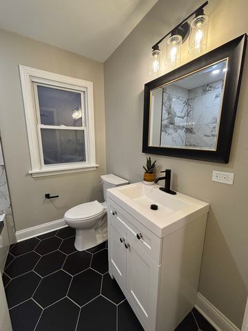 8943 S Ridgeland Avenue, Chicago, IL 60617