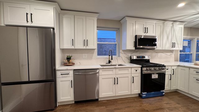 8943 S Ridgeland Avenue, Chicago, IL 60617