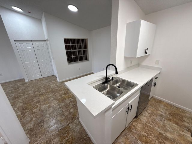 2851 N Oakland Forest Drive 307, Oakland Park, FL 33309