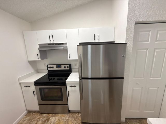 2851 N Oakland Forest Drive 307, Oakland Park, FL 33309