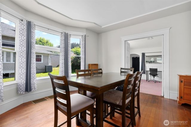 714 W First Street, South Bend, WA 98586