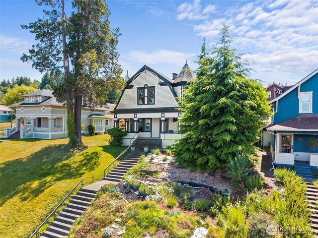 714 W First Street, South Bend, WA 98586