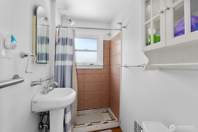 714 W First Street, South Bend, WA 98586