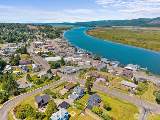 714 W First Street, South Bend, WA 98586