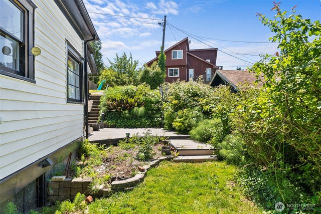 714 W First Street, South Bend, WA 98586