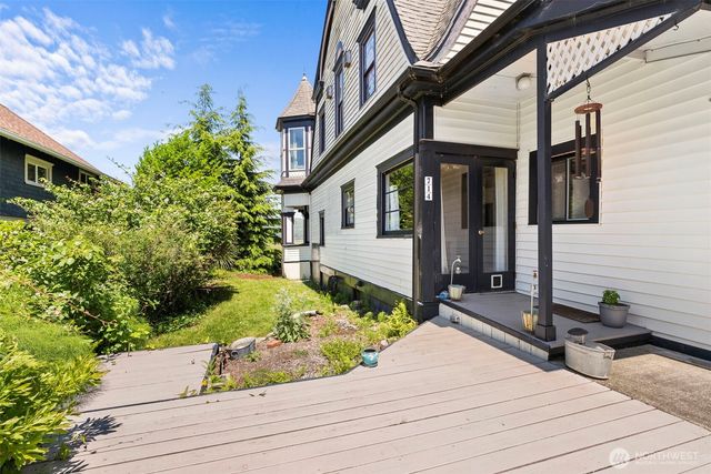 714 W First Street, South Bend, WA 98586