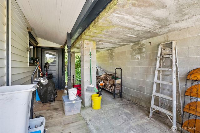 714 W First Street, South Bend, WA 98586