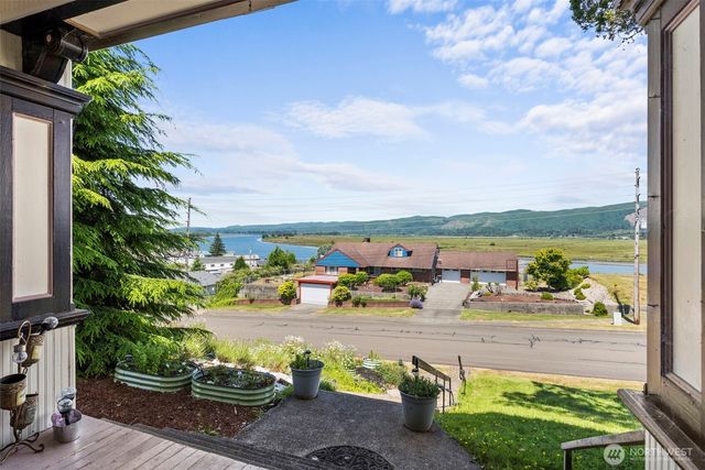 714 W First Street, South Bend, WA 98586