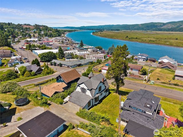 714 W First Street, South Bend, WA 98586