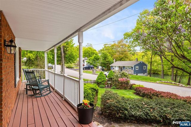 15 Lake Riconda Drive, Ringwood, NJ 07456