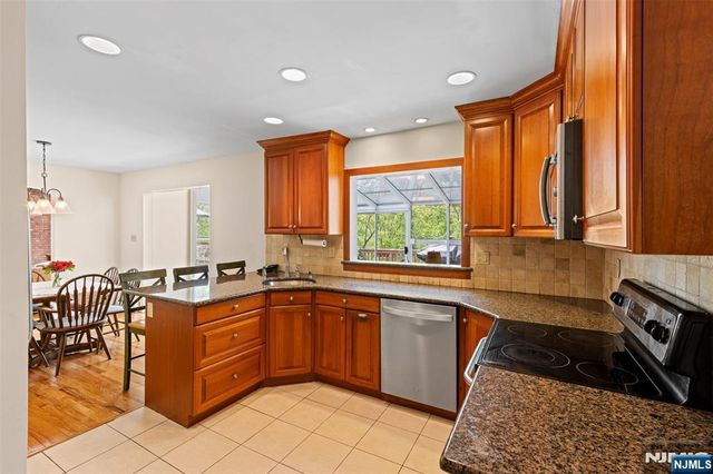 15 Lake Riconda Drive, Ringwood, NJ 07456