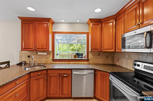 15 Lake Riconda Drive, Ringwood, NJ 07456