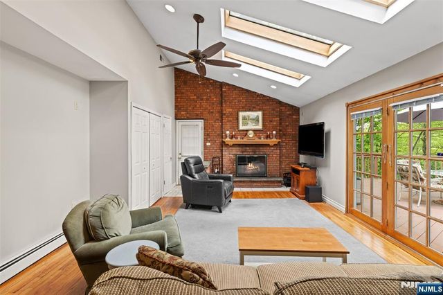 15 Lake Riconda Drive, Ringwood, NJ 07456