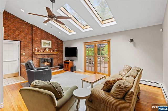 15 Lake Riconda Drive, Ringwood, NJ 07456