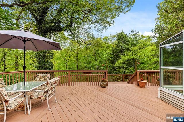 15 Lake Riconda Drive, Ringwood, NJ 07456