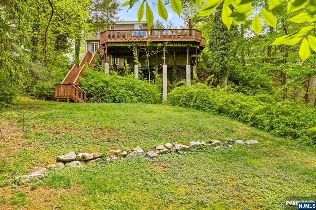 15 Lake Riconda Drive, Ringwood, NJ 07456