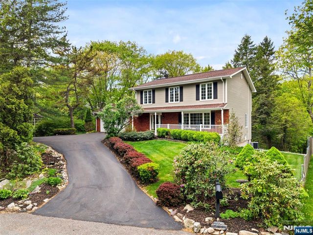 15 Lake Riconda Drive, Ringwood, NJ 07456