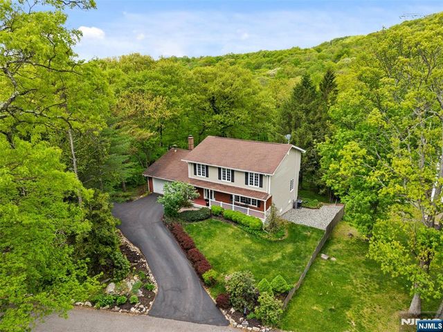 15 Lake Riconda Drive, Ringwood, NJ 07456