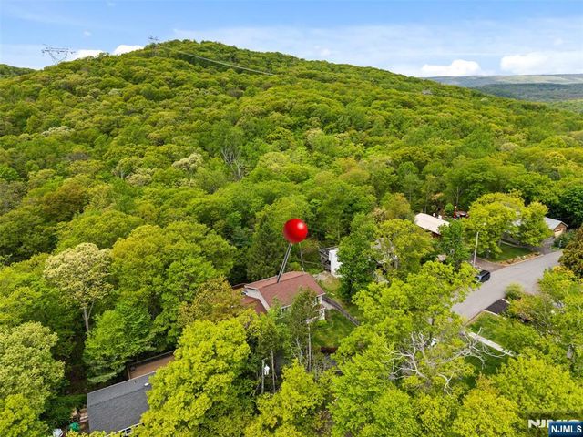 15 Lake Riconda Drive, Ringwood, NJ 07456