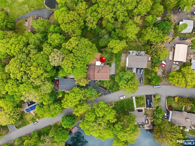 15 Lake Riconda Drive, Ringwood, NJ 07456