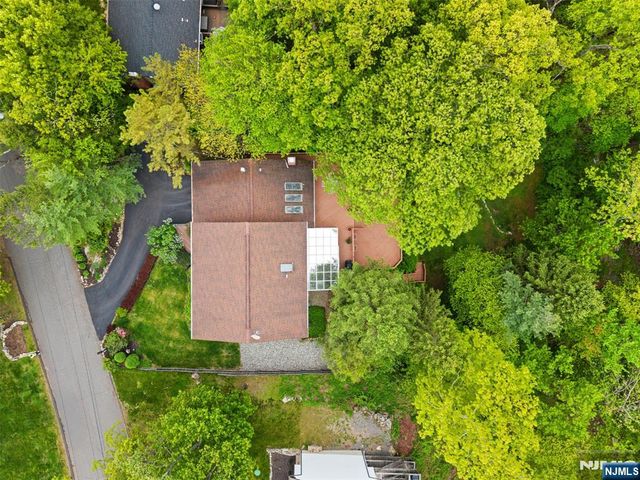 15 Lake Riconda Drive, Ringwood, NJ 07456