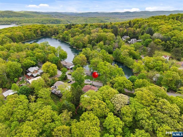 15 Lake Riconda Drive, Ringwood, NJ 07456