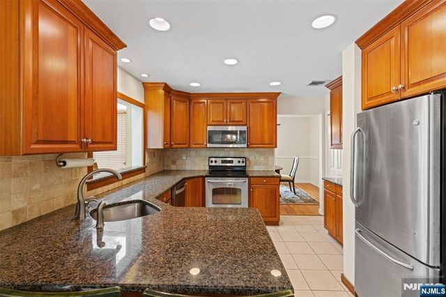 15 Lake Riconda Drive, Ringwood, NJ 07456