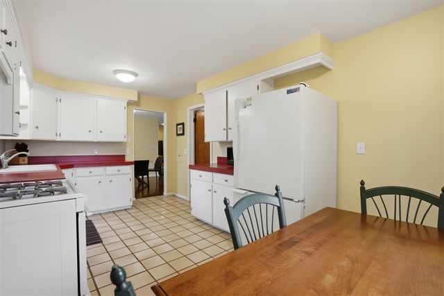 2655 Elsinore Drive, Waterford, MI 48328