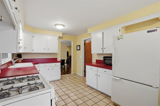 2655 Elsinore Drive, Waterford, MI 48328
